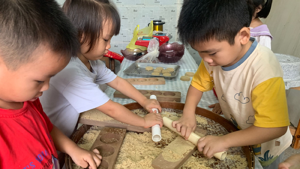 桂容縣：傳統(tǒng)米餅「鄉(xiāng)」味濃 兒時味道代代傳