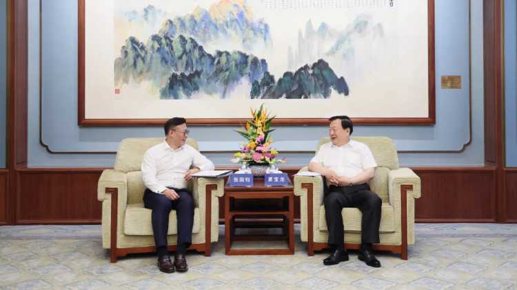 夏寶龍會(huì)見(jiàn)香港特區(qū)政府律政司副司長(zhǎng)張國(guó)鈞一行