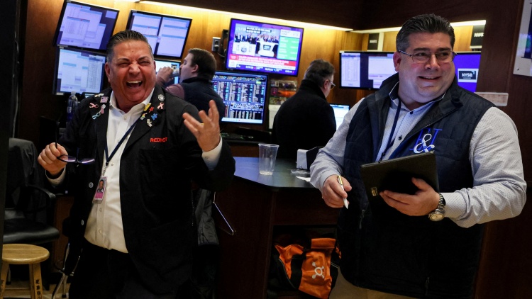 投資者加強(qiáng)避險(xiǎn) 5月逾9成新資金流向美股抱團(tuán)AI科技股