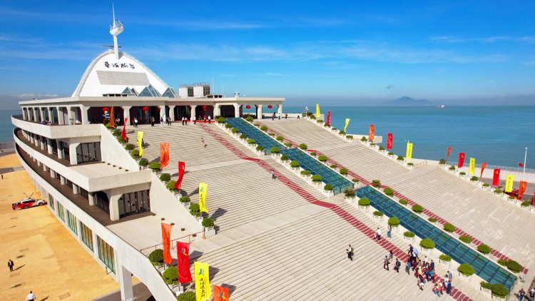 ?「港珠澳大橋遊」開(kāi)通半年接各地遊客14.9萬(wàn)人次