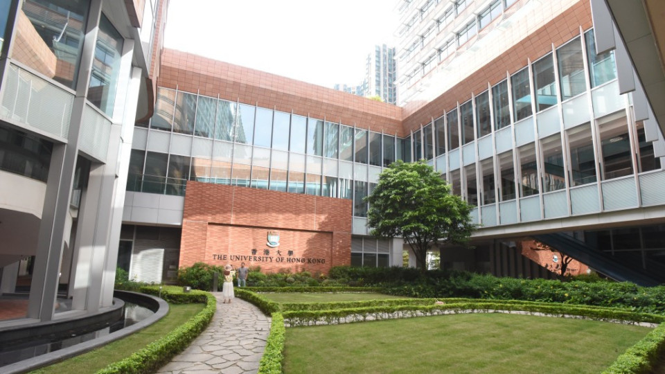 消息指大學(xué)明年起分3年加學(xué)費 劉智鵬：冀加幅靠向較低百分比