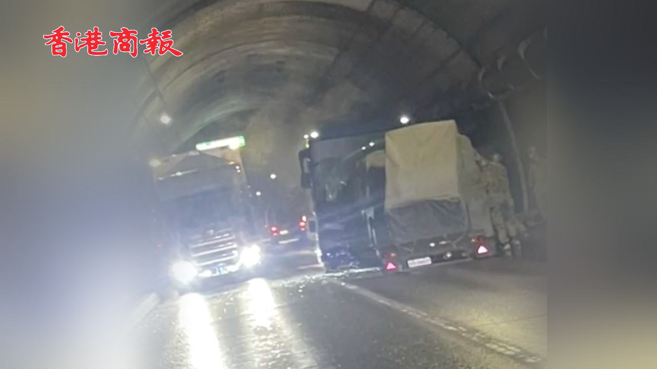 有片丨日本自衛(wèi)隊(duì)車輛發(fā)生嚴(yán)重車禍 部分傷員失去意識(shí)