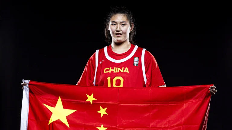 國際籃聯(lián)：張子宇，獨一無二的新秀引發(fā)全球關注