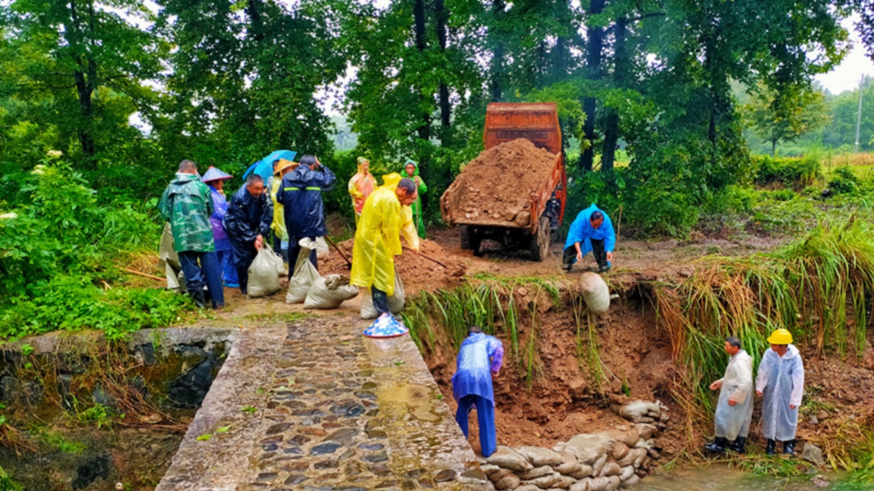 【黃山防汛救災(zāi)見聞錄】黟縣：「風(fēng)雨大考」中書寫「紅色答卷」