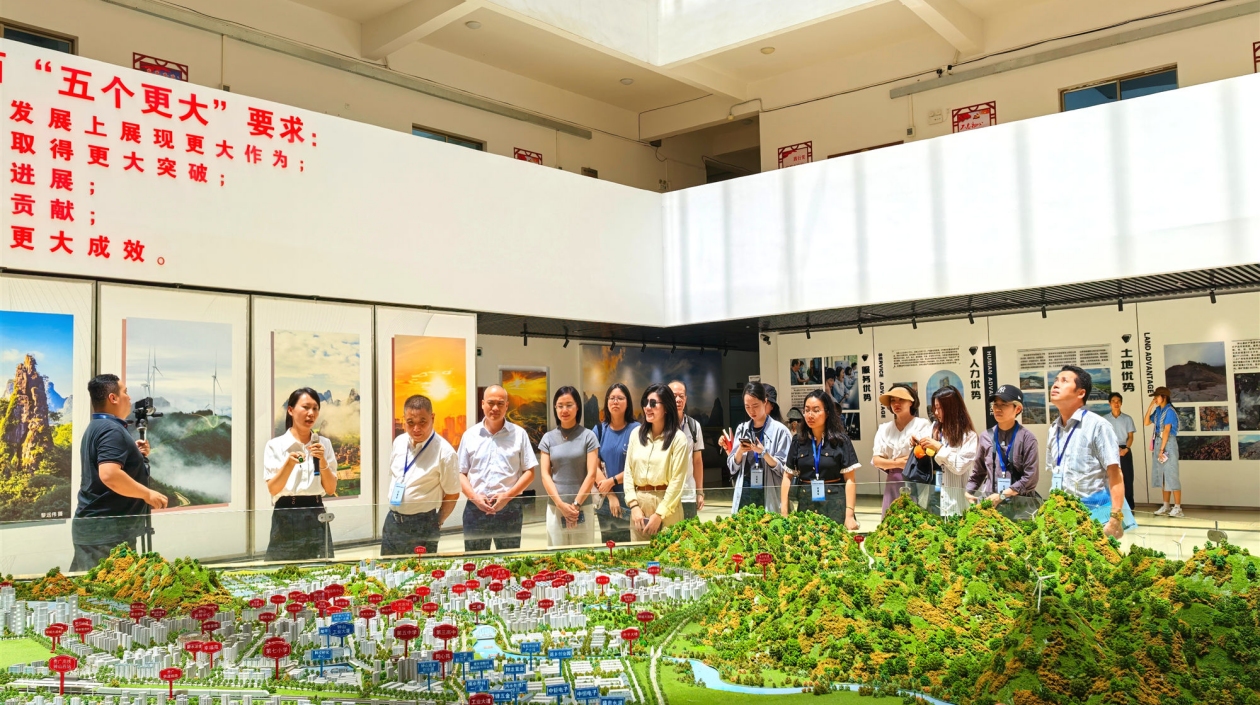 解碼賀州產(chǎn)業(yè)腹地潛力 「前店後廠」實(shí)現(xiàn)多贏——2024粵港澳大灣區(qū)主流媒體賀州行啟動(dòng)
