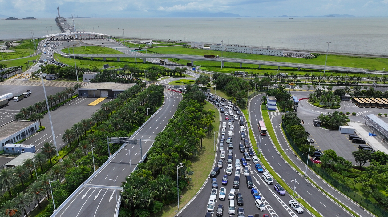 95萬輛次！「港車北上」一周年港單牌車自駕「北上」成跨境熱門