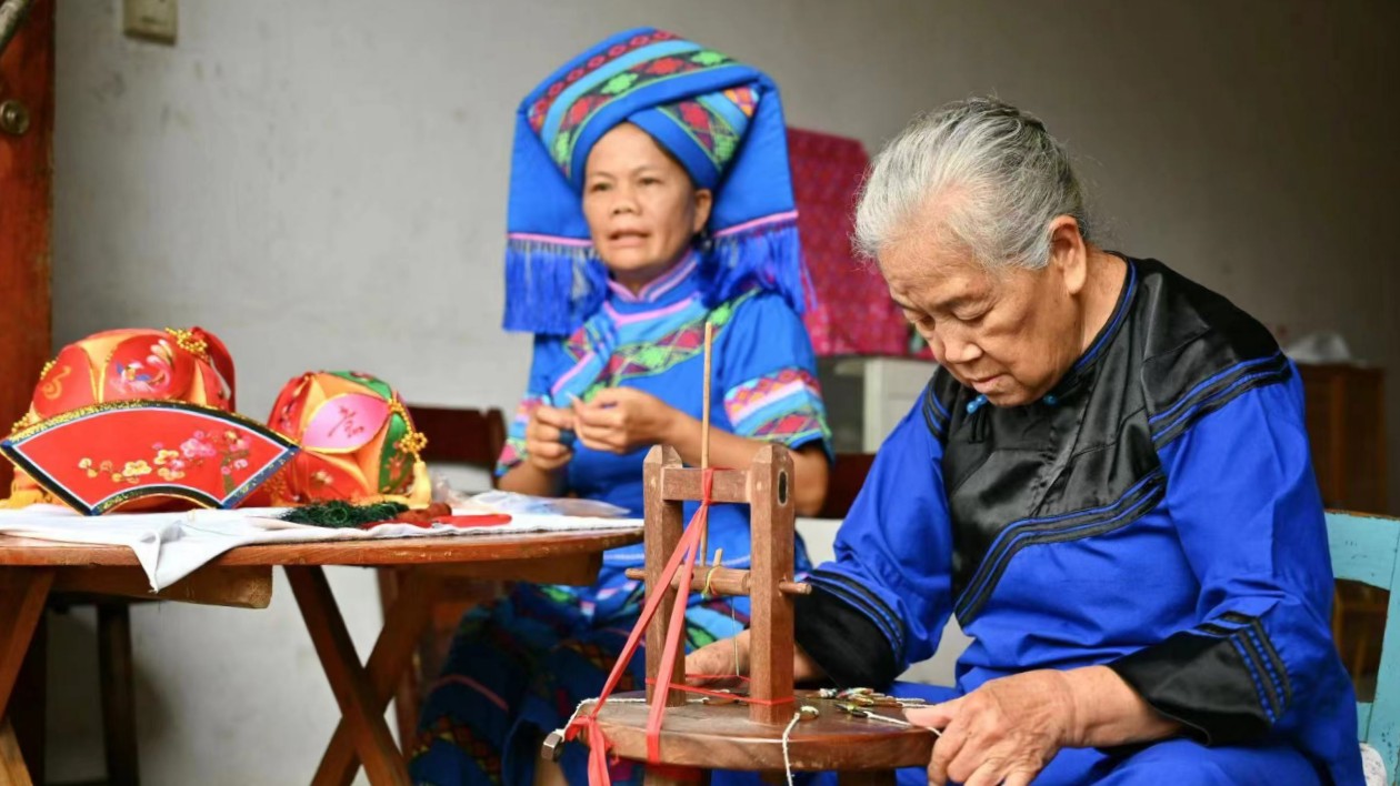 海外華文媒體走進桂靖西感受當?shù)亍咐寺a(chǎn)業(yè)」