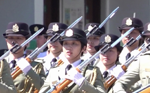 有片丨香港海關中式結(jié)業(yè)步操 英姿颯爽