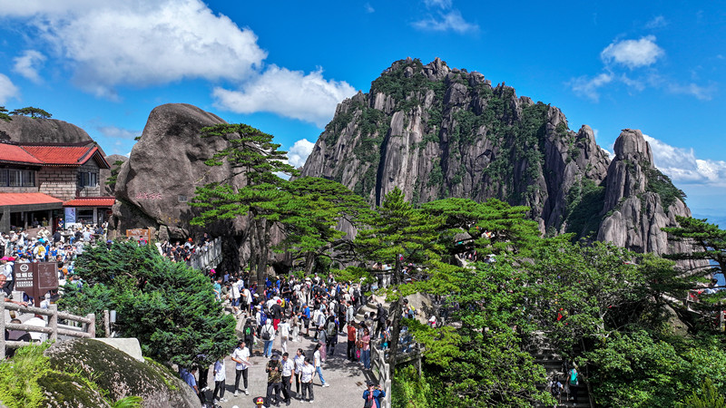有片丨【大黃山365】黃山&湯口：18度的避暑聖地  旅遊回暖活力再現(xiàn)