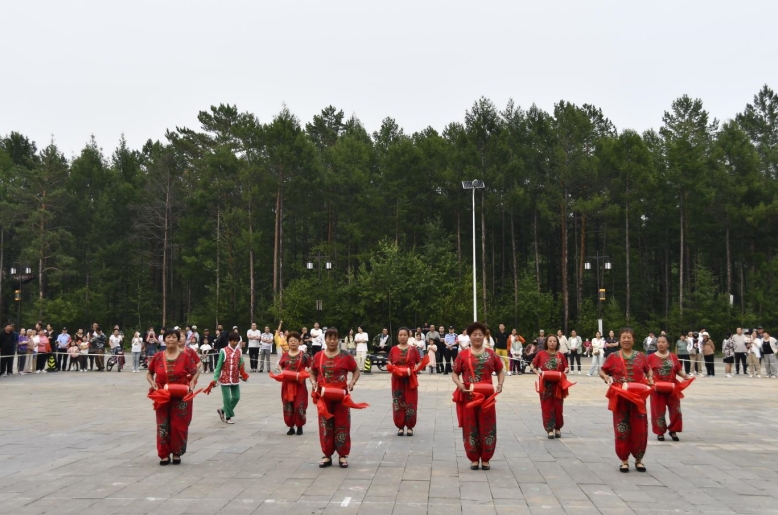大興安嶺塔河古驛鎮(zhèn)舉辦「幸福舞起來」廣場舞展演活動