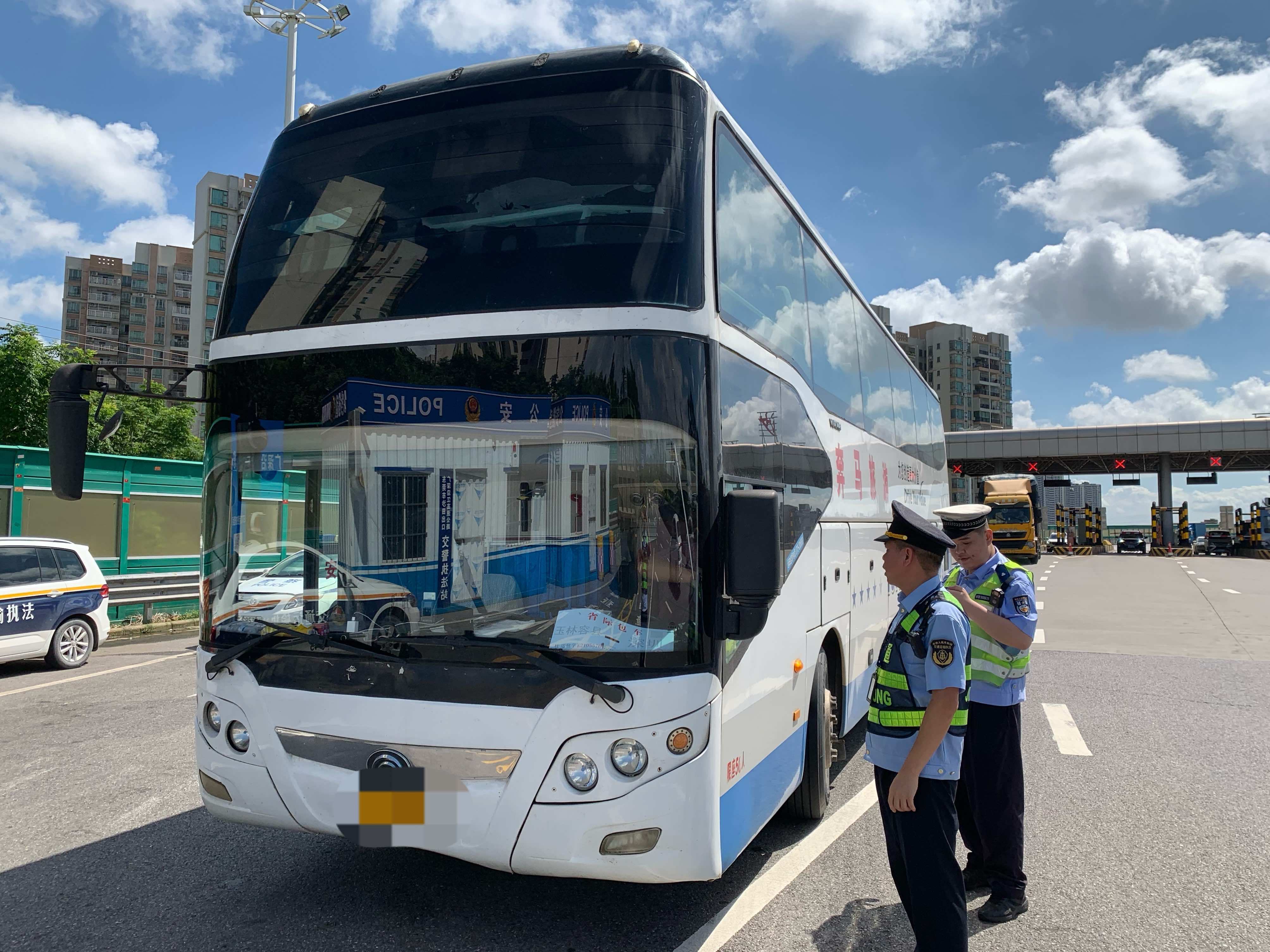 「春雷」行動(dòng) 廣東查處客車違法違規(guī)行為30449宗