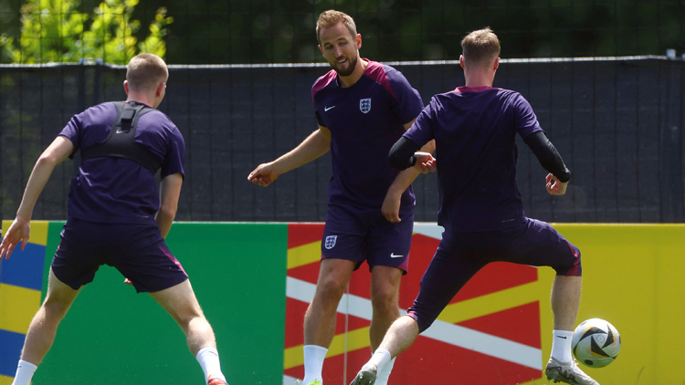 英格蘭出重賞爭(zhēng)標(biāo) 西班牙主帥富安迪力爭(zhēng)三冠王