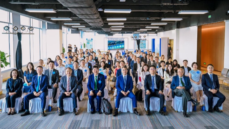 推動深港跨境金融合作 深港環(huán)球家辦及財(cái)富管理沙龍?jiān)谇昂Ｅe行