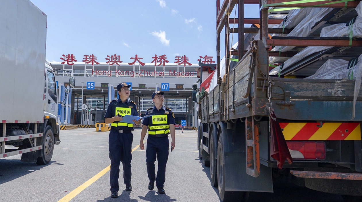 突破1000億元！海關(guān)智慧監(jiān)管助港珠澳大橋口岸進出口貿(mào)易增長
