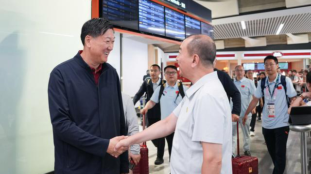 第三十三屆奧運(yùn)會(huì)中國體育代表團(tuán)抵達(dá)巴黎