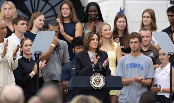 賀錦麗舉辦首場(chǎng)總統(tǒng)競(jìng)選活動(dòng) 與特朗普「隔空交戰(zhàn)」