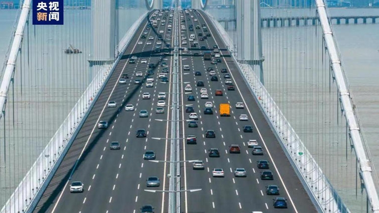 「灣區(qū)新頂流」！深中通道開通首月車流量破300萬車次
