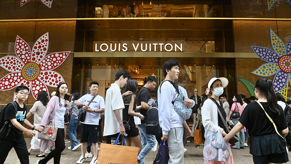 內(nèi)地客1.5萬元免稅額即日起擴(kuò)至所有口岸