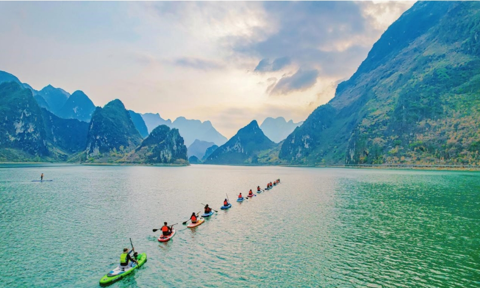 跟著網(wǎng)紅扎進(jìn)天然空調(diào)里 桂百色開闢避暑旅行新方向