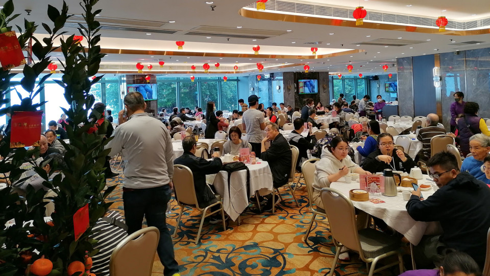 【商報(bào)圖說(shuō)】食肆生意：勝疫時(shí) 未復(fù)勇