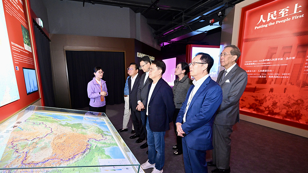 行會(huì)非官守議員參觀香港特區(qū)國(guó)家安全展覽廳