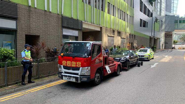 警方旺角打擊違泊 拖走13輛造成嚴重阻塞車輛