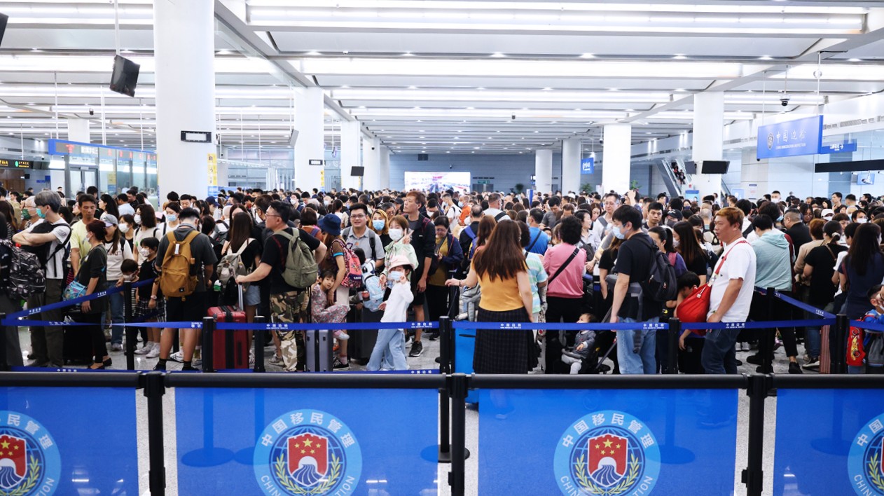 突破300萬(wàn)人次！港珠澳大橋迎來(lái)「暑期熱」