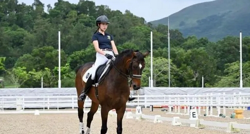 巴黎奧運｜中新社：香港馬術(shù)小將陳萃彥與馬兒的盛裝舞步