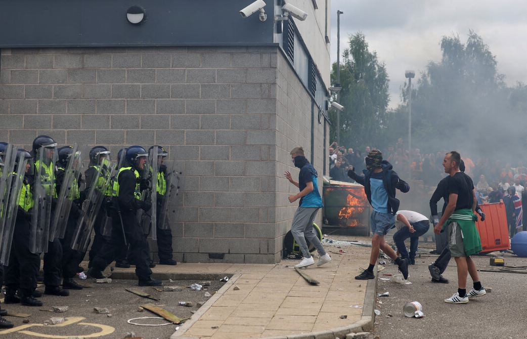 【商報(bào)圖說】英國民意怎看示威騷亂？