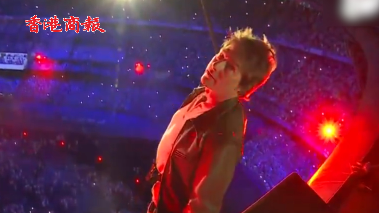 有片丨巴黎奧運(yùn)閉幕式驚現(xiàn)「碟中諜」 62歲湯告魯斯大秀特技 取走五環(huán)旗送往荷里活山