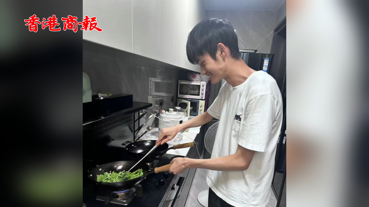 有片丨冠軍「幹飯哥」上得了奧運(yùn)！下得了廚房！