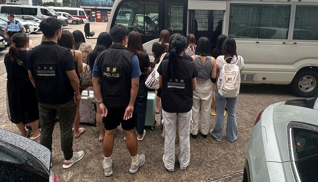 警方荃灣掃黃拘10名內(nèi)地女