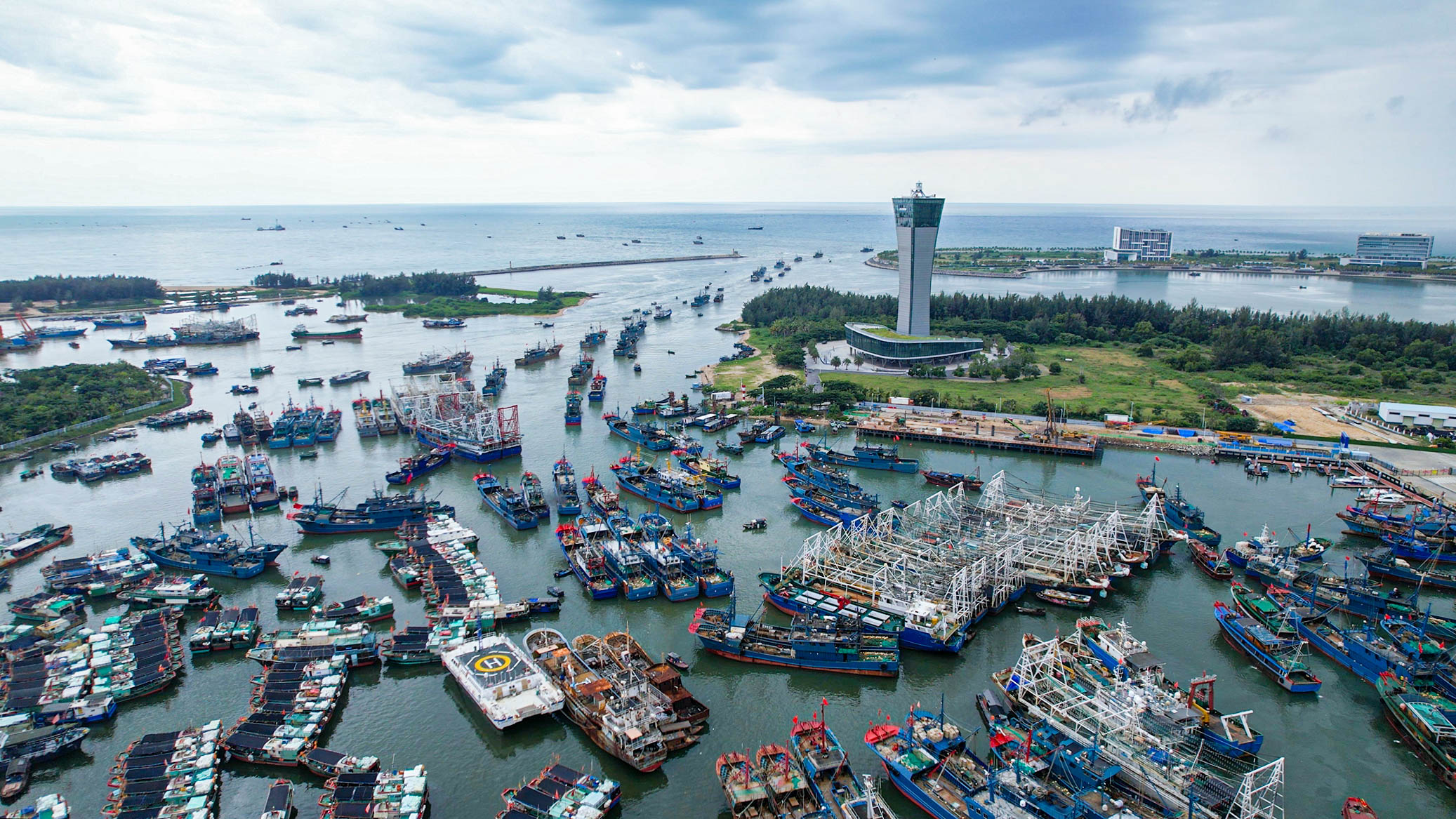 海南三亞：崖州開漁節(jié)吹響開漁螺號 感受漁文化