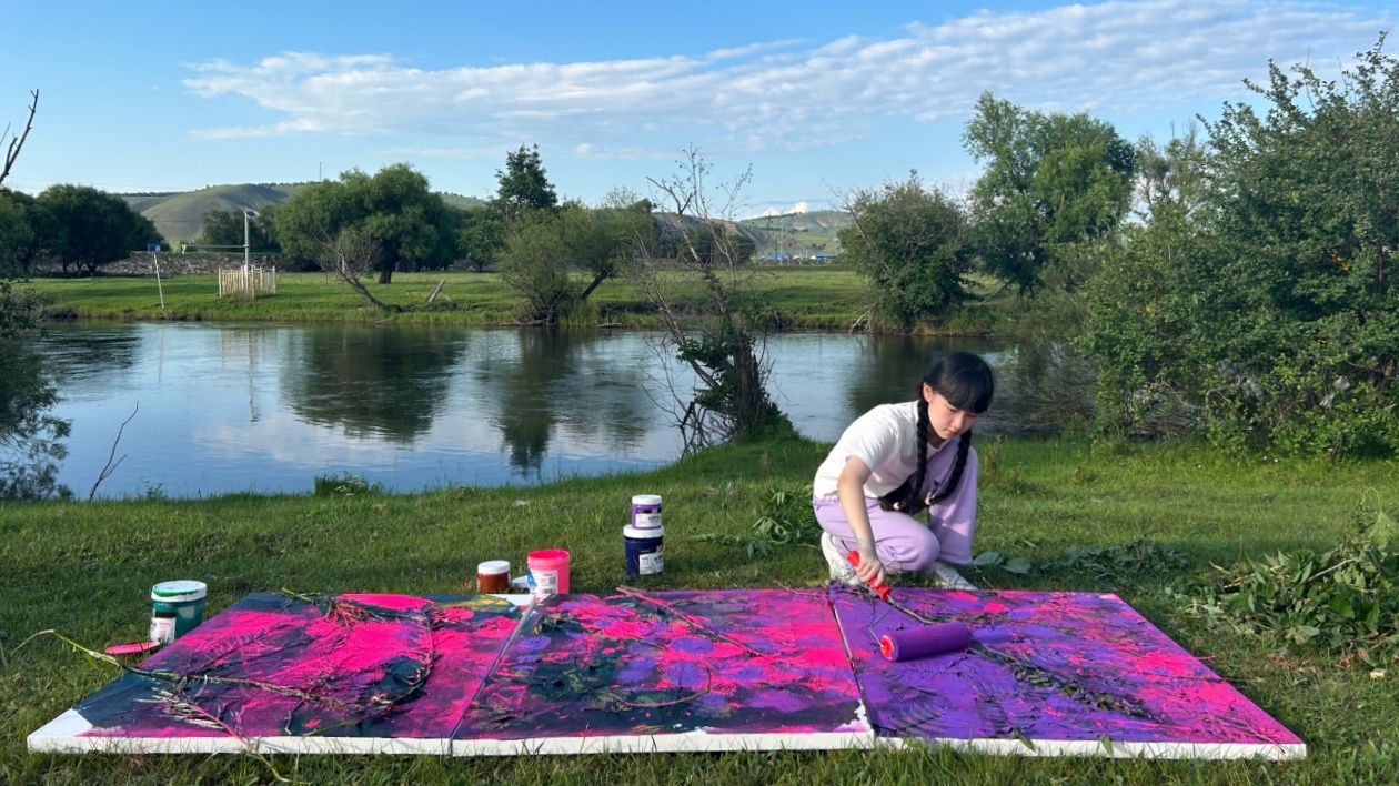 深圳青少年美術(shù)愛(ài)好者暑期赴內(nèi)蒙大草原採(cǎi)風(fēng)辦展