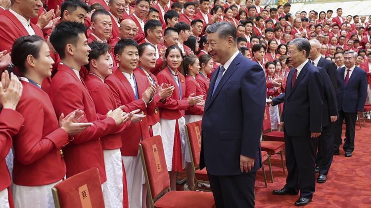 習(xí)近平接見第33屆奧運(yùn)會(huì)中國體育代表團(tuán)