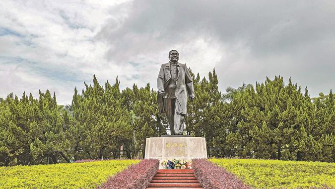 【來論】學(xué)習(xí)鄧小平改革精神 堅持走中國式現(xiàn)代化道路