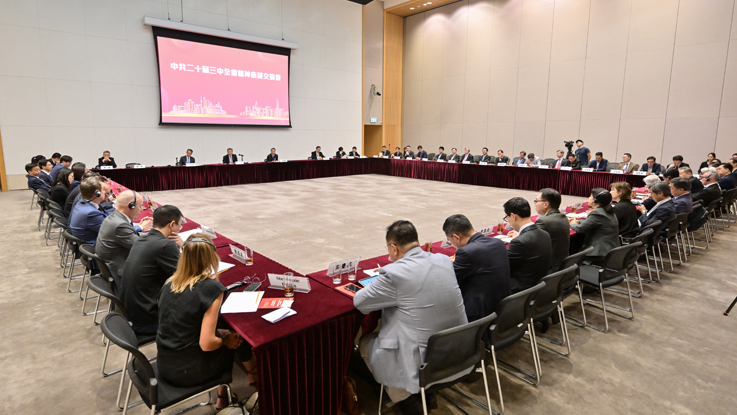 中央宣講團與50位商會、大學(xué)、創(chuàng)科代表交流 部分代表會後指感到非常鼓舞