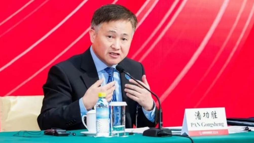 中國(guó)人民銀行行長(zhǎng)潘功勝會(huì)見香港交易所主席唐家成一行