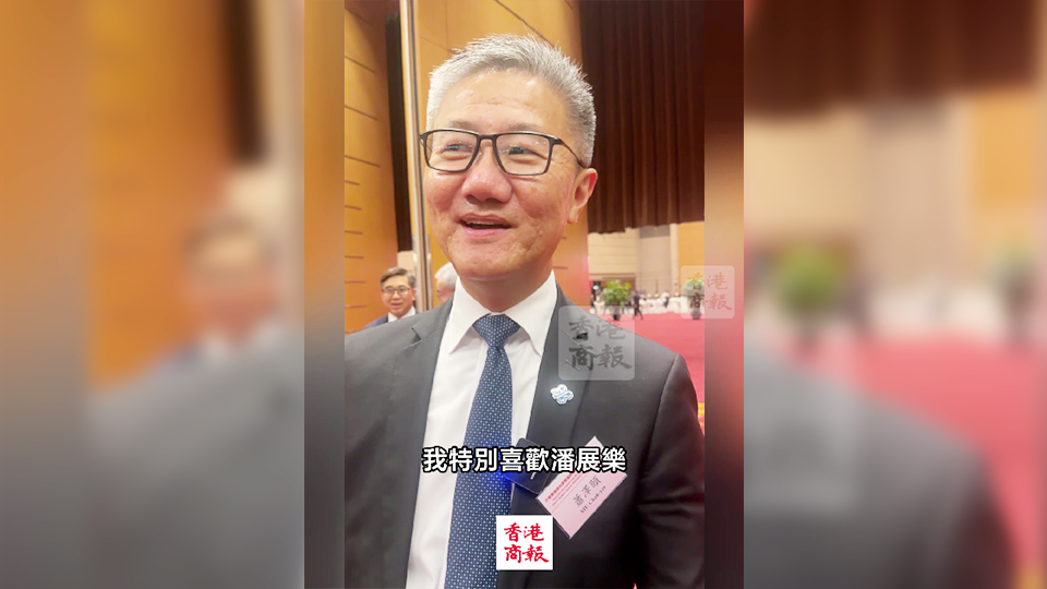 有片｜警隊(duì)一哥也追星 蕭Sir見(jiàn)到潘展樂(lè)很開(kāi)心 直呼超人實(shí)力！