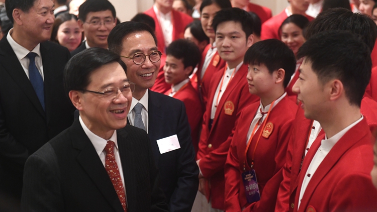 有片｜龍隊(duì)問超哥乒乓球打直板還是橫板