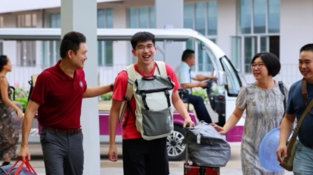 「花式寵愛(ài)」 深圳理工大學(xué)迎來(lái)首屆本科生