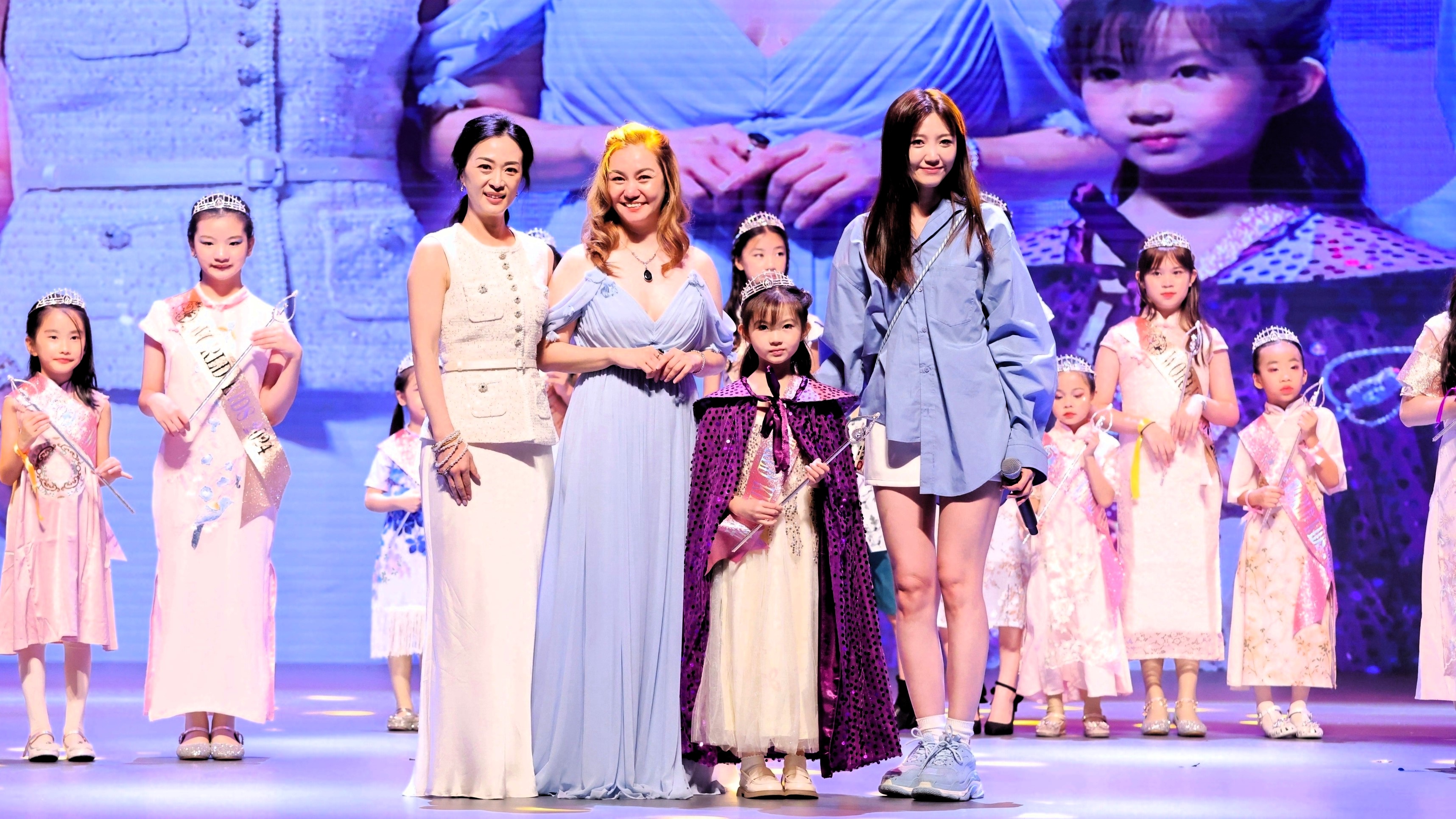 有片 ︳【娛樂(lè)】女兒舞蹈成績(jī)奪獎(jiǎng) 吳若希獲邀親到珠海頒獎(jiǎng)