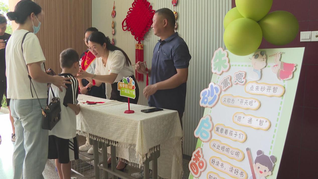 皖屯溪區(qū)：別樣「入學禮」 點燃「新學期」