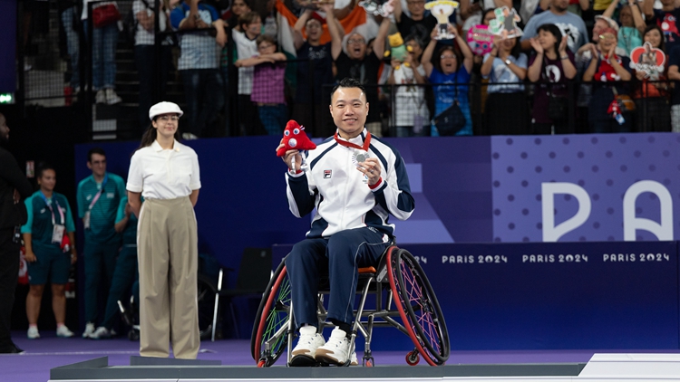 巴黎殘奧｜男羽WH2級(jí)決賽不敵日本一哥 港隊(duì)陳浩源最後探戈奪銀