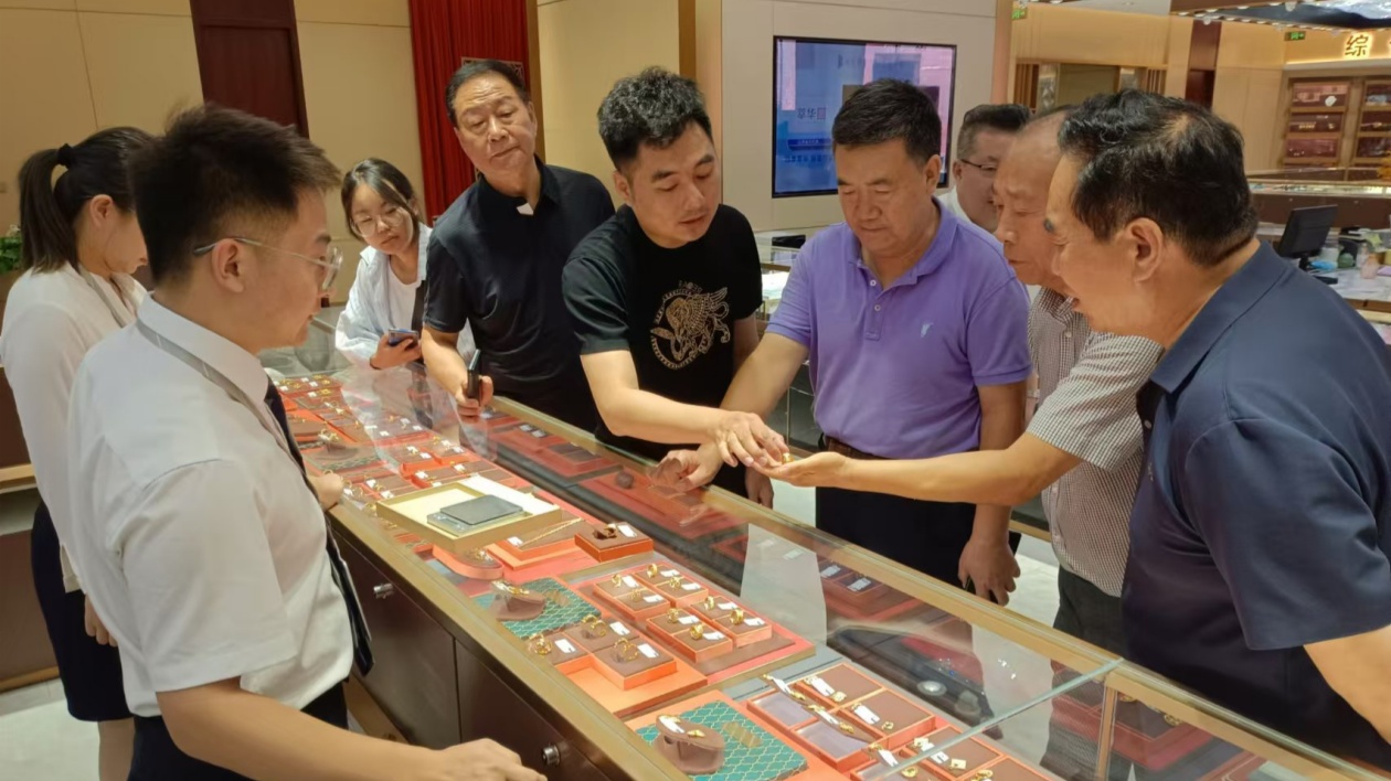 山西省消費(fèi)者權(quán)益保護(hù)聯(lián)合會(huì)調(diào)研組一行走進(jìn)「可比珠寶」
