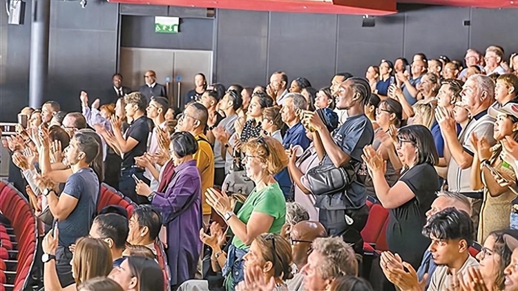 連續(xù)商演仍場場爆滿！《詠春》倫敦行火出身價