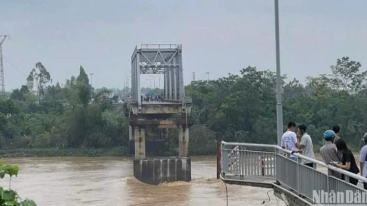 越南一大橋垮塌多人落水 颱風(fēng)「摩羯」致超20人死亡