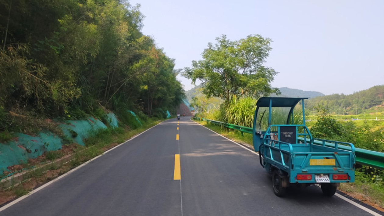 皖休寧縣：建設(shè)「四好農(nóng)村路」 實現(xiàn)「暢潔舒美安」