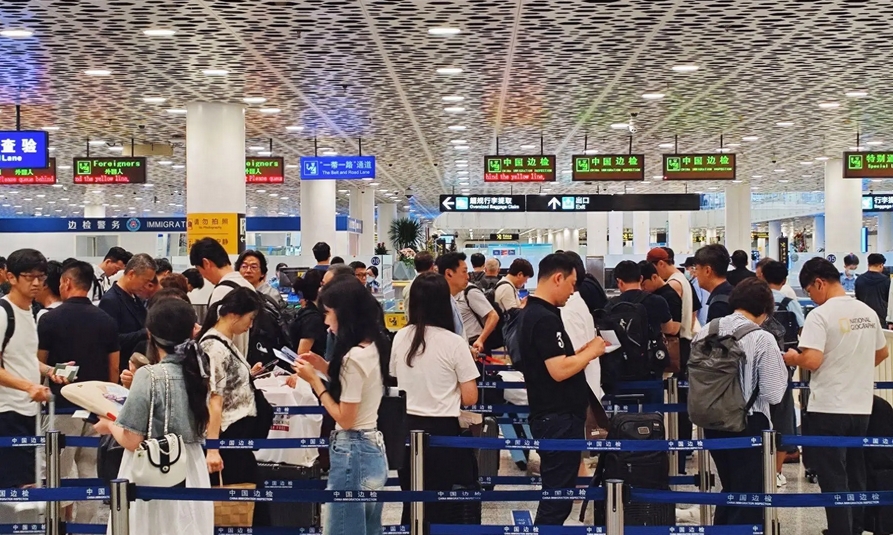 中秋假期中國(guó)口岸日均出入境旅客預(yù)計(jì)將達(dá)180萬人次