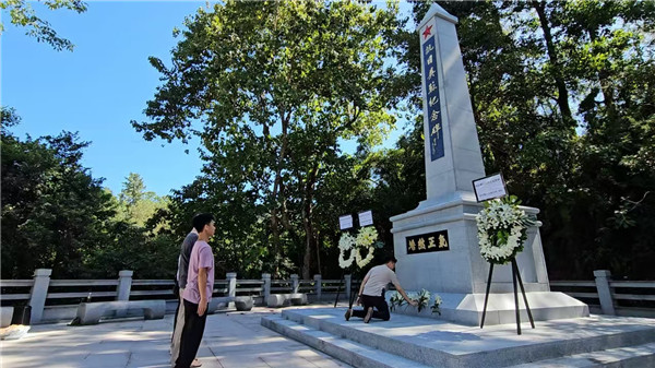 網(wǎng)絡(luò)紅人工作者協(xié)會(huì)代表舉行「九一八事變」93周年拜祭活動(dòng)